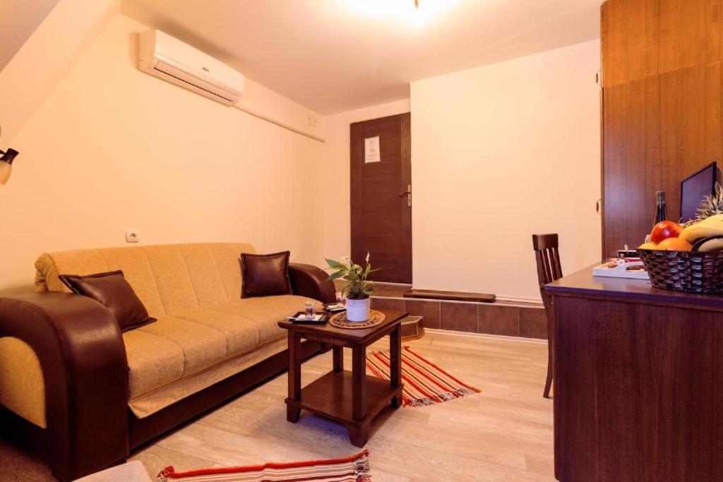 Downtown Rooms Nis Exterior foto